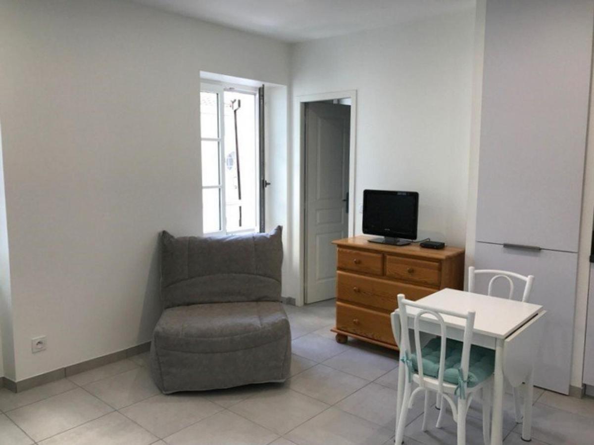 Studio Renove En Centre-Ville, Ideal Pour Des Vacances A Pied, Calme Et Confort, Classe 2 Etoiles. - Fr-1-4-512 Saint-Jean-de-Luz Luaran gambar